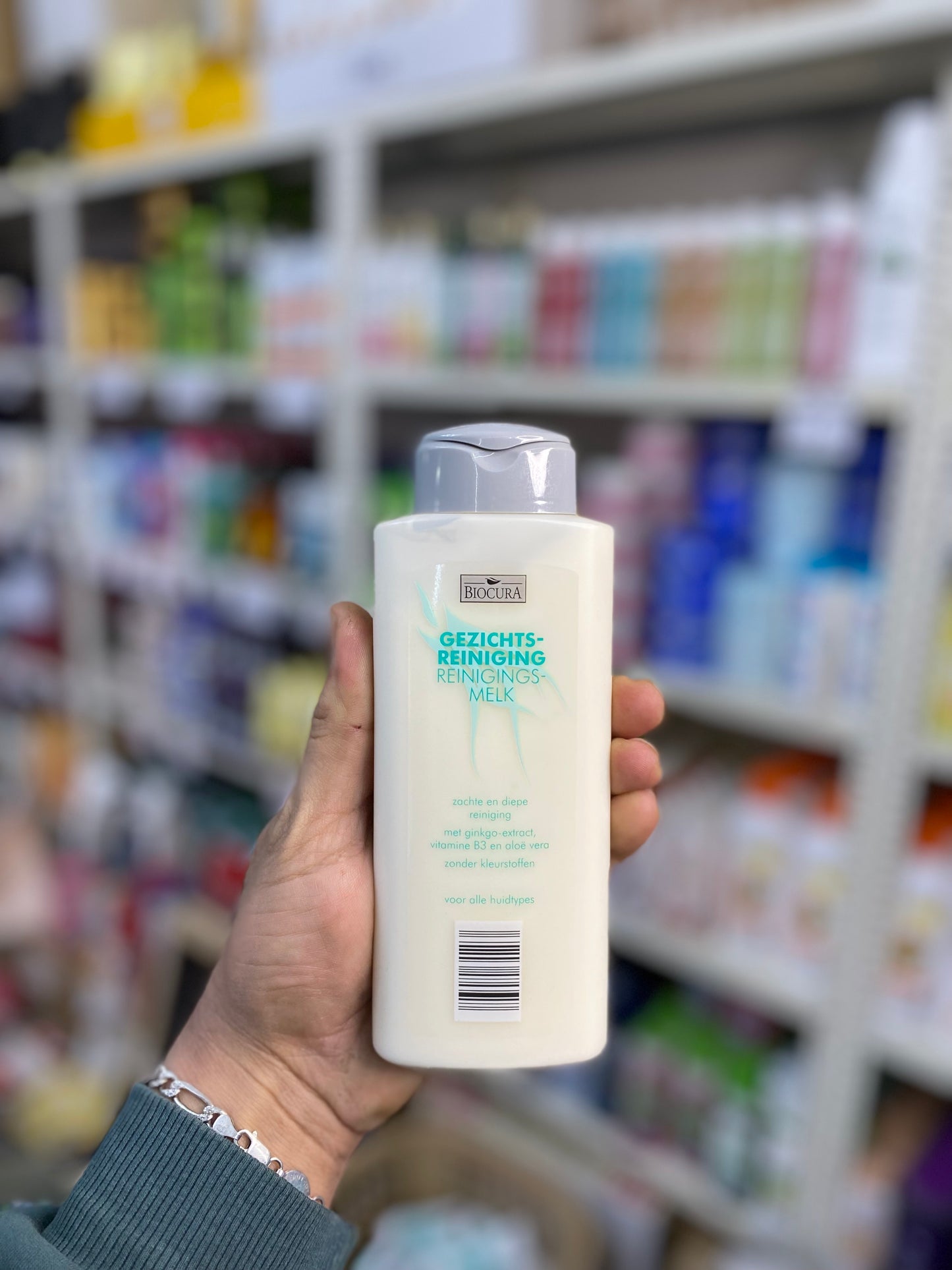 BIOCURA CLEANSING MILK with ginkgo extract, vitamin B3 and aloe vera for all skin types. 250ml