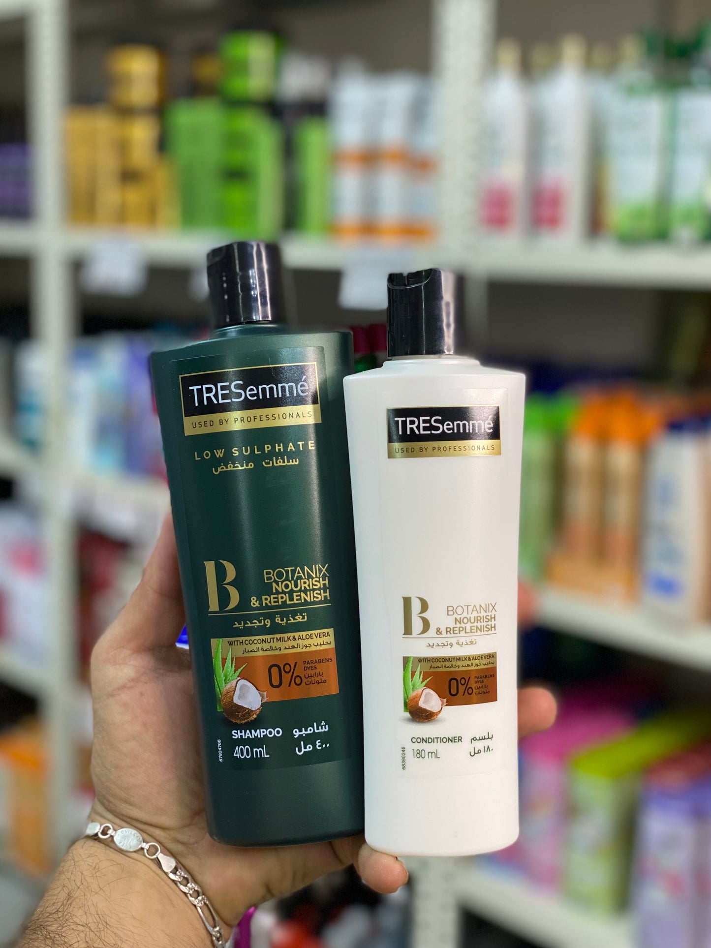 TRESemmé Botanix Nourish & Replenish Shampoo, 400ml + TRESemmé Botanix Nourish & Replenish Conditioner, 180ml