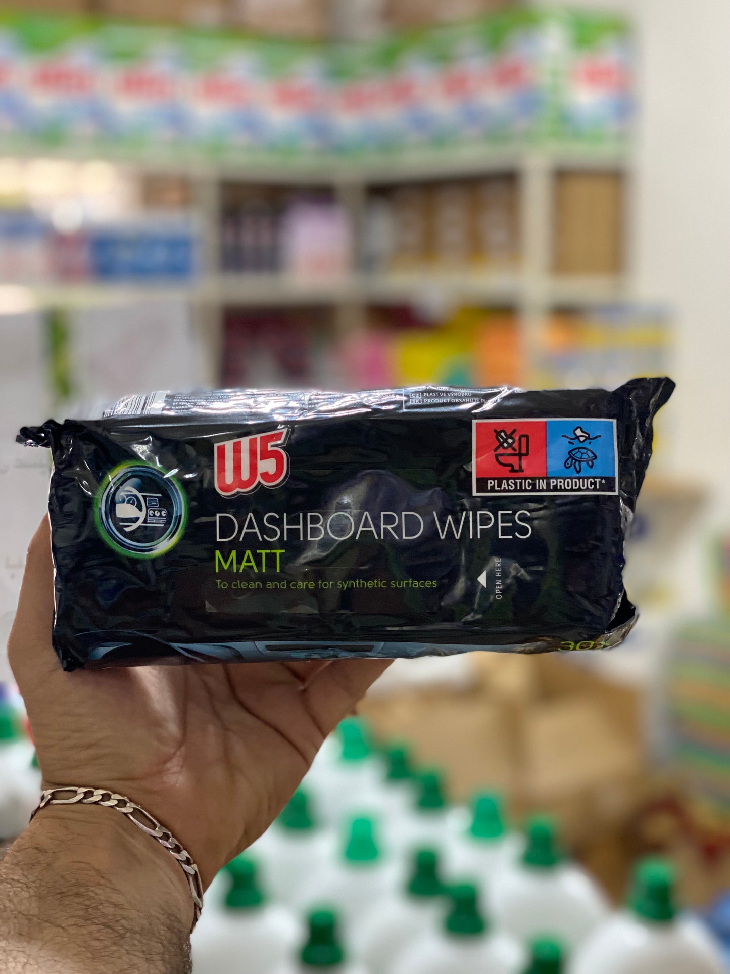 W5 Dashboard Wipes Matt To clean and care for synthetic surfaces. 30 wipes
