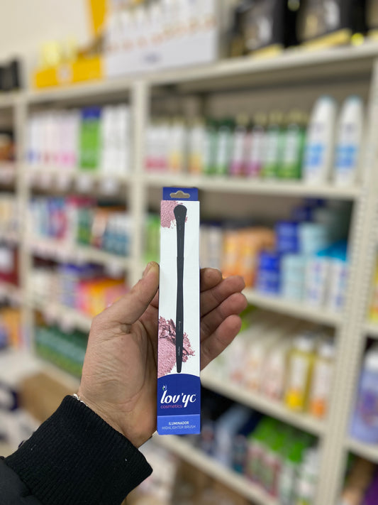 Lov’yc Cosmetics HIGHLIGHTER BRUSH