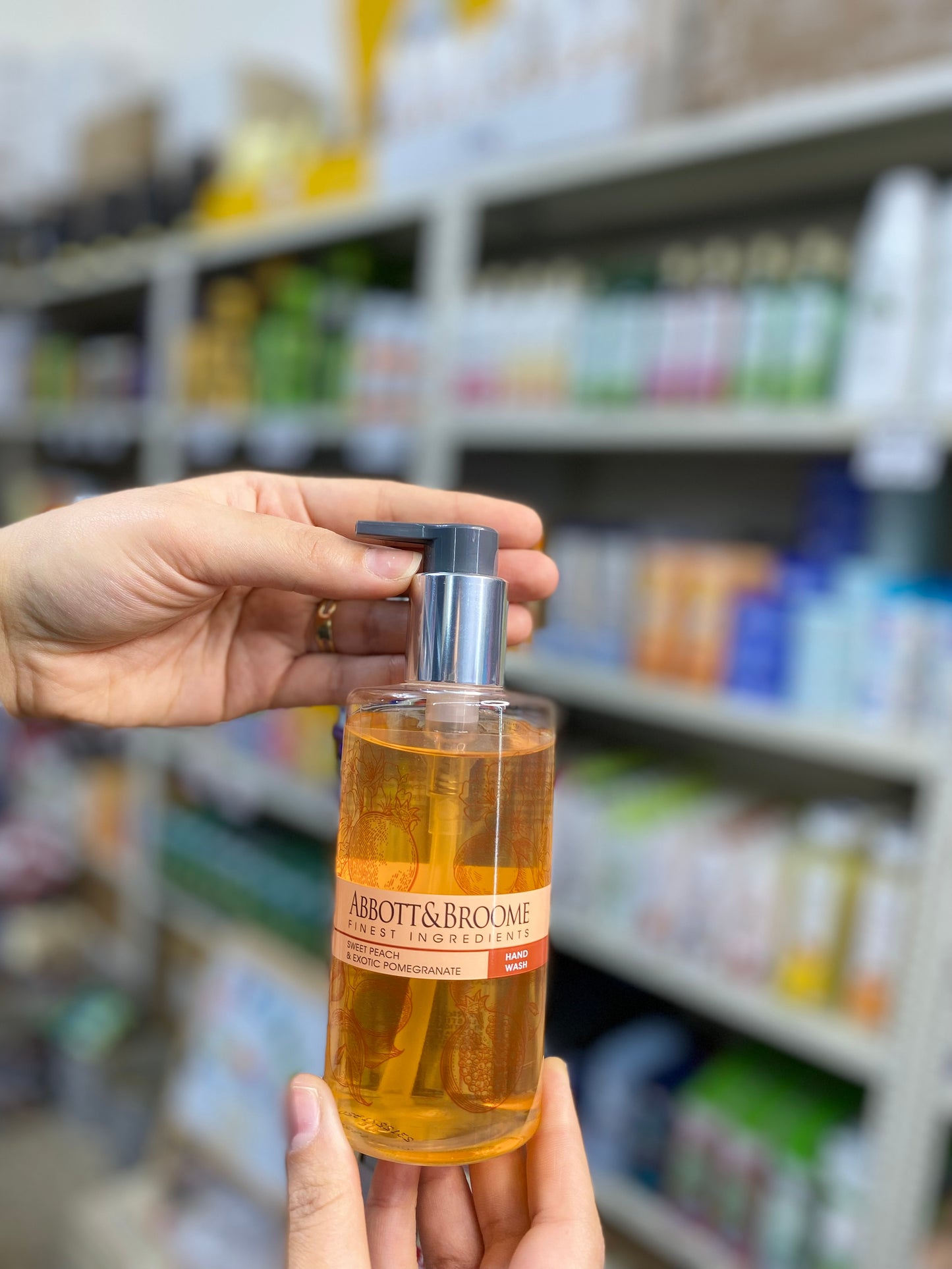 ABBOTT& BROOME HAND WASH SWEET PEACH & EXOTIC POMEGRANATE. 300ml